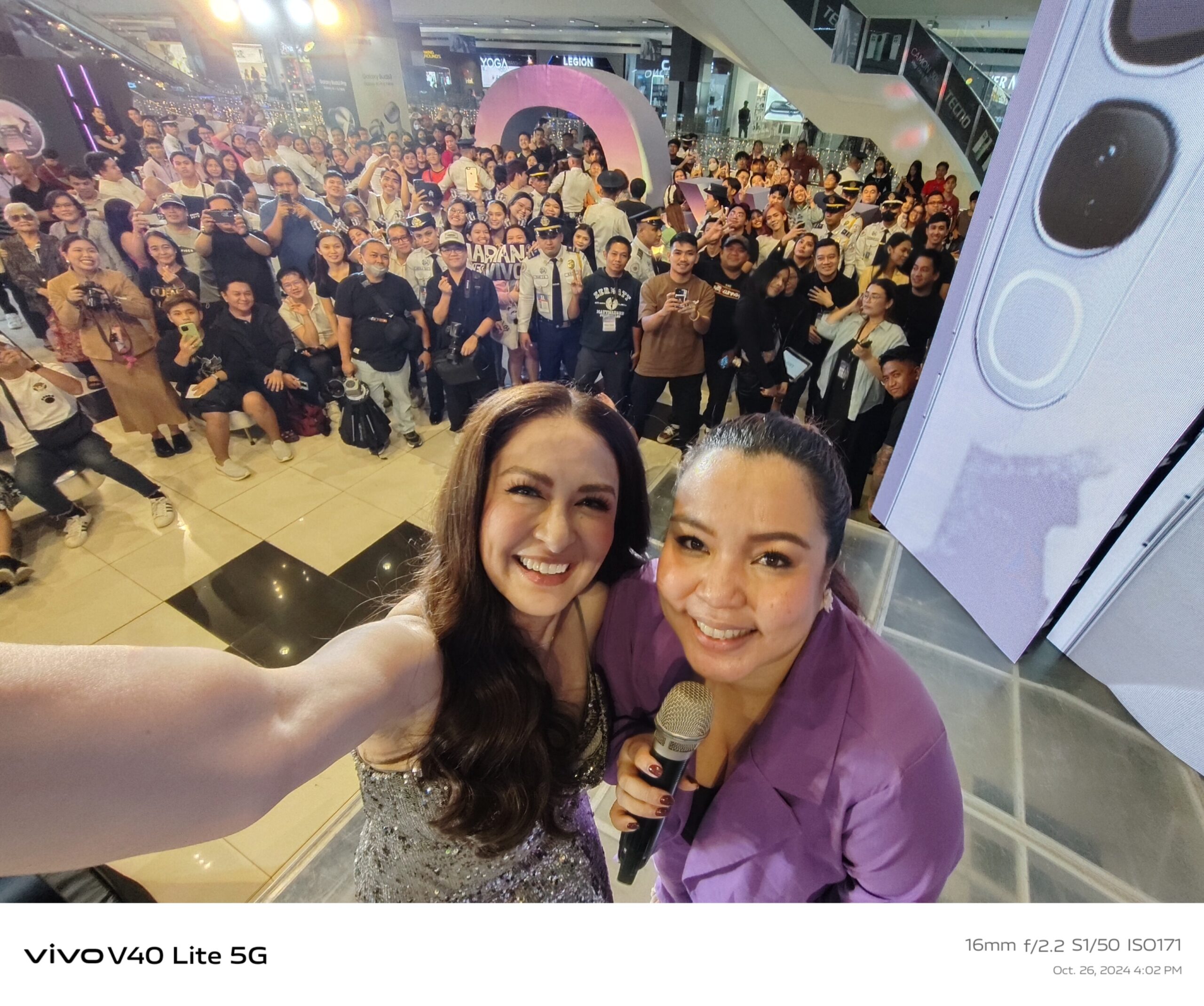 Marian Rivera's groufie with fans