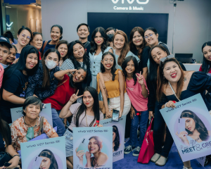 vivo v27 series Aura with Maine