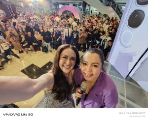 Marian Rivera's groufie with fans